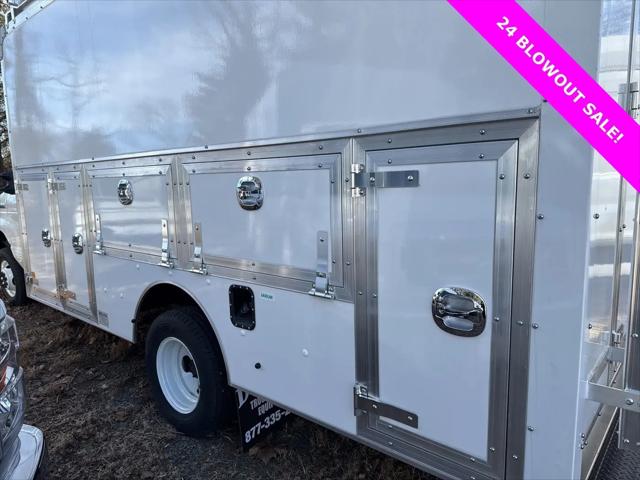 2024 Ford E-450 Cutaway Base