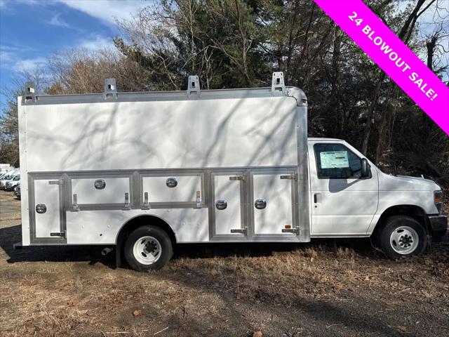 2024 Ford E-450 Cutaway Base