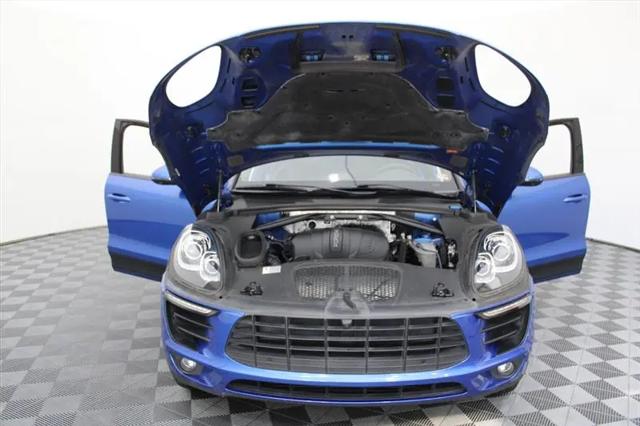 2017 Porsche Macan Standard