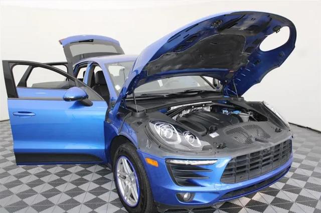 2017 Porsche Macan Standard