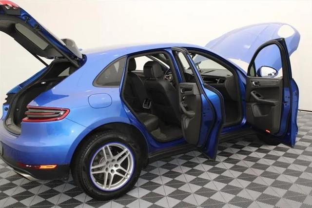2017 Porsche Macan Standard