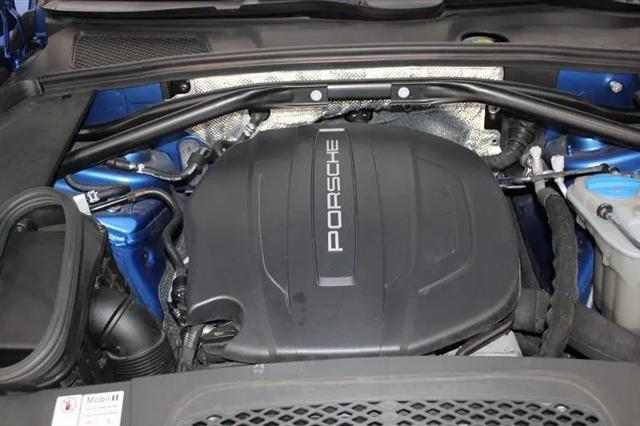 2017 Porsche Macan Standard
