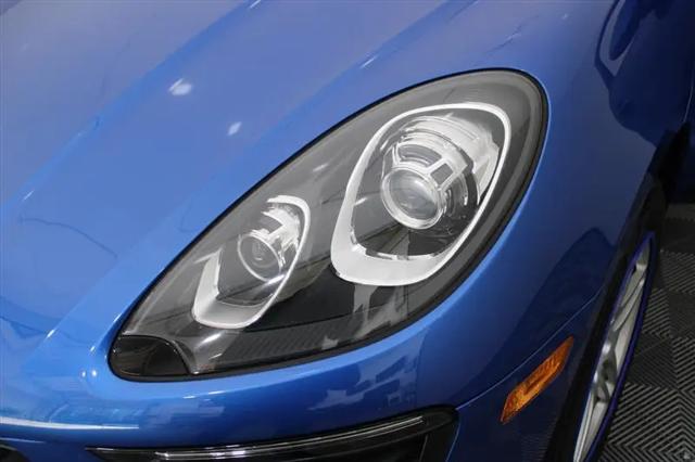2017 Porsche Macan Standard