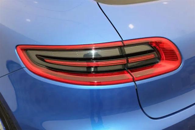 2017 Porsche Macan Standard