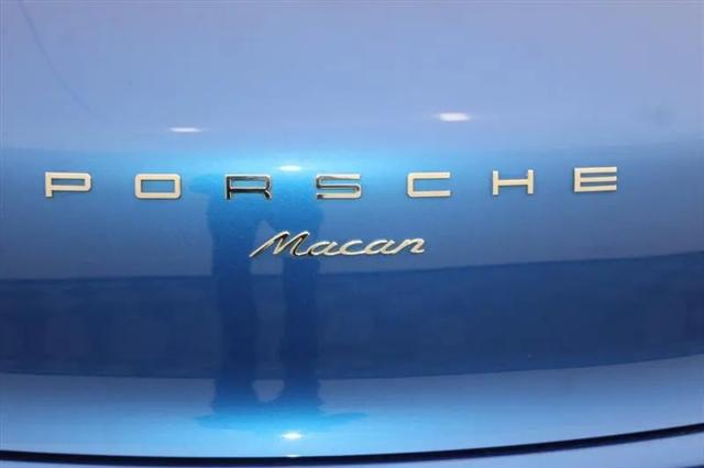 2017 Porsche Macan Standard