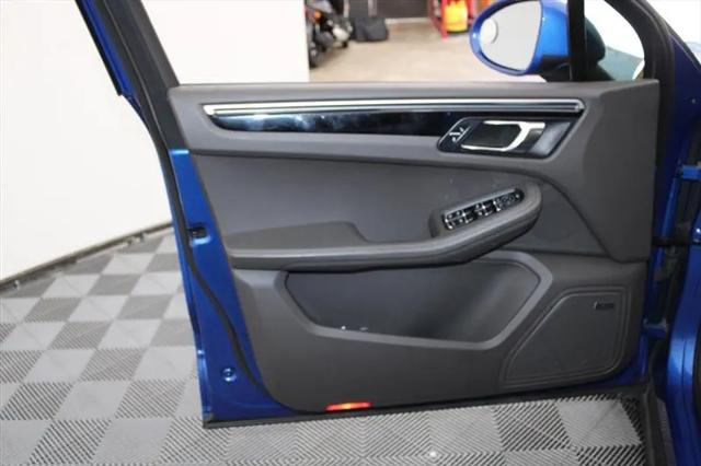 2017 Porsche Macan Standard