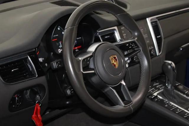 2017 Porsche Macan Standard