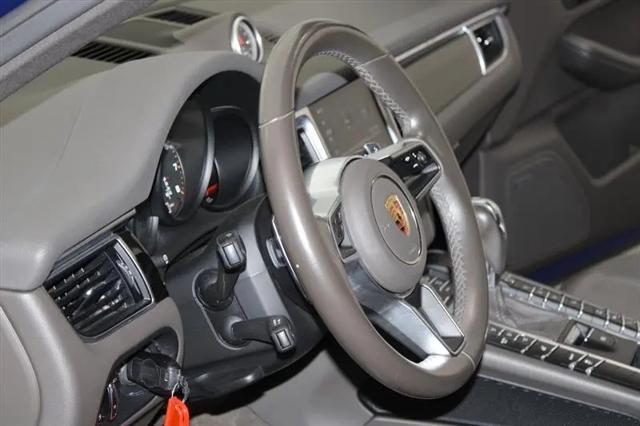 2017 Porsche Macan Standard