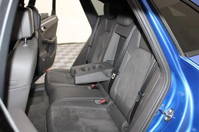 2017 Porsche Macan Standard