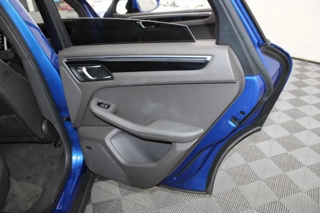2017 Porsche Macan Standard