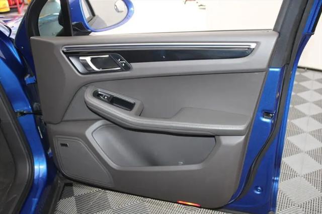 2017 Porsche Macan Standard