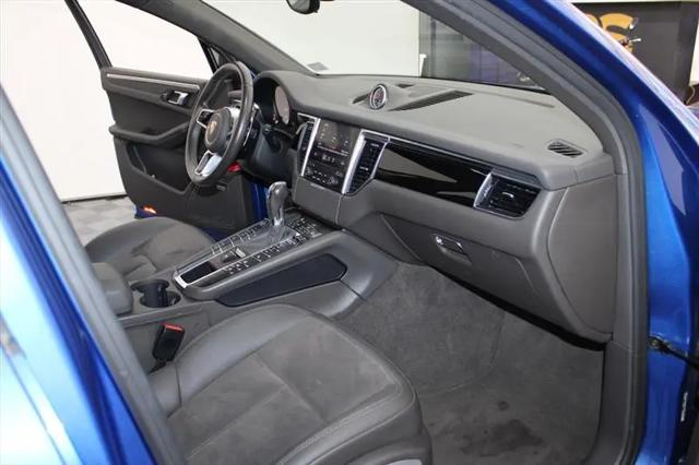 2017 Porsche Macan Standard