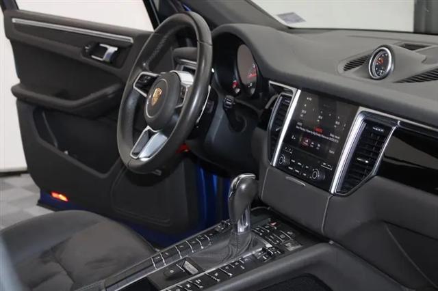 2017 Porsche Macan Standard