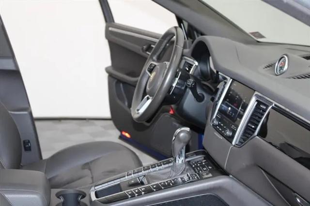 2017 Porsche Macan Standard