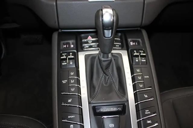 2017 Porsche Macan Standard
