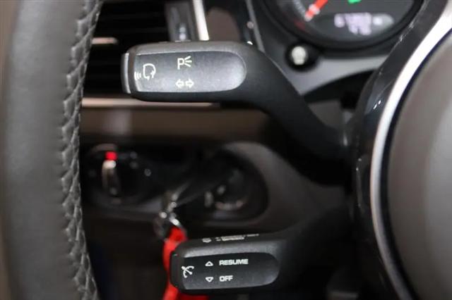 2017 Porsche Macan Standard