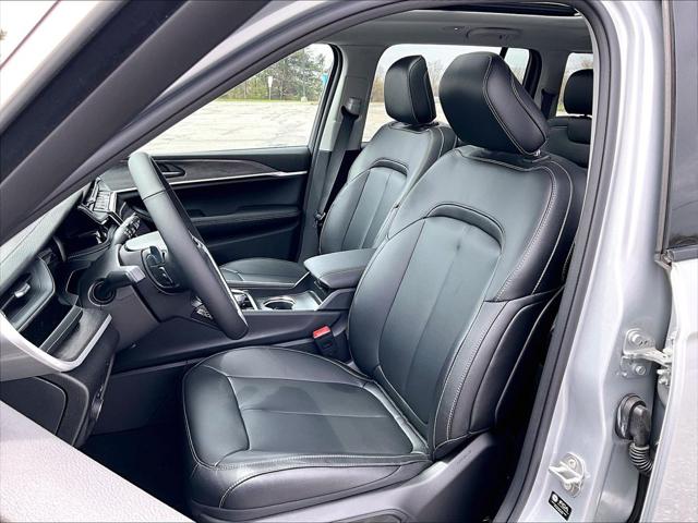 2024 Jeep Grand Cherokee Anniversary Edition