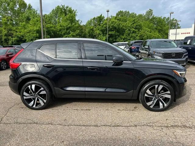 2023 Volvo XC40 B5 Plus Bright Theme