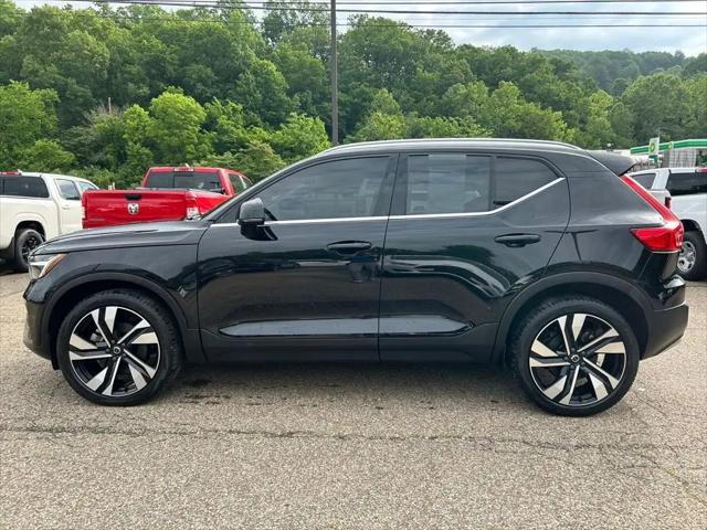 2023 Volvo XC40 B5 Plus Bright Theme