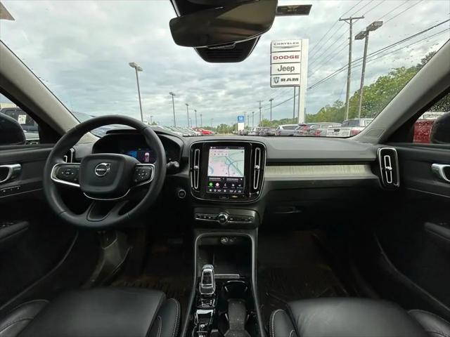 2023 Volvo XC40 B5 Plus Bright Theme