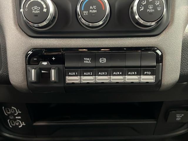 2024 Ram 3500 Chassis Cab Tradesman/SLT