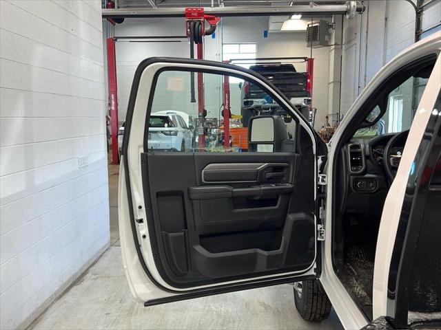 2024 Ram 3500 Chassis Cab Tradesman/SLT