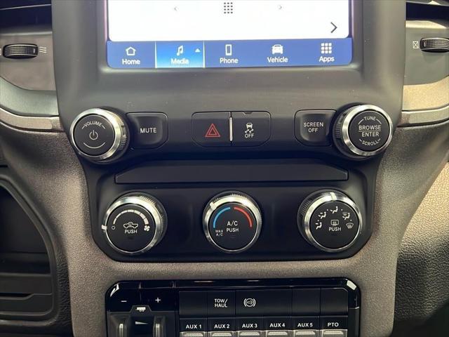 2024 Ram 3500 Chassis Cab Tradesman/SLT