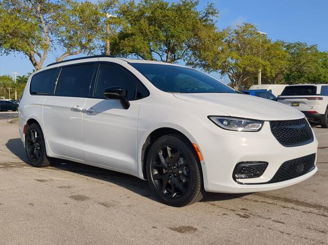 2024 Chrysler Pacifica PACIFICA TOURING L