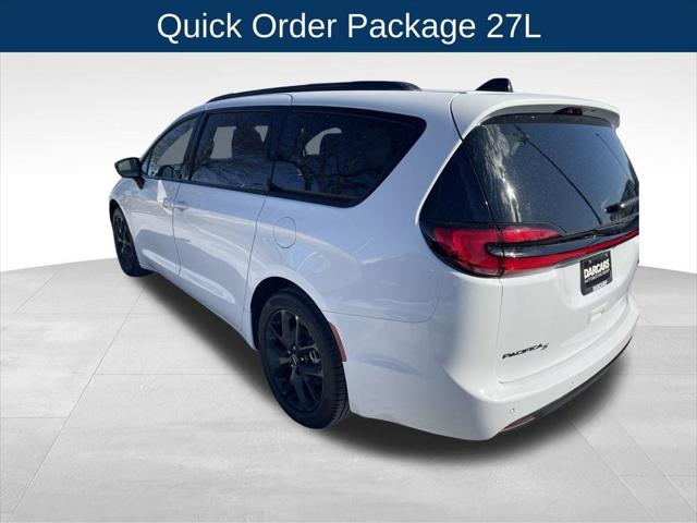 2024 Chrysler Pacifica PACIFICA TOURING L