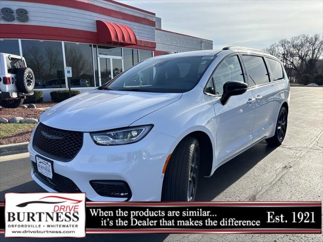 2024 Chrysler Pacifica PACIFICA TOURING L