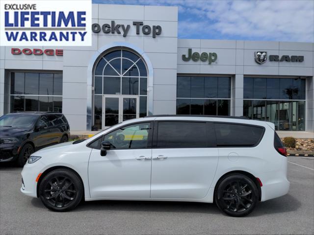 2024 Chrysler Pacifica PACIFICA TOURING L