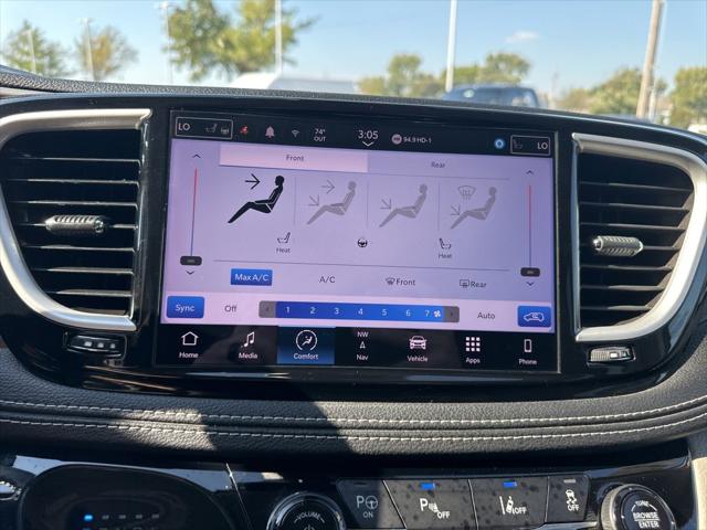 2022 Chrysler Pacifica Hybrid Touring L 2022 Chrysler Pacifica Hybrid Touring L