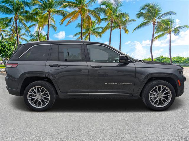 2023 Jeep Grand Cherokee Summit 4x2
