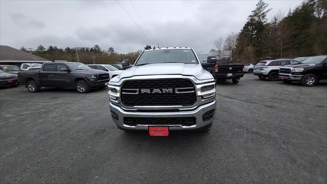 2024 RAM Ram 3500 Chassis Cab RAM 3500 SLT CHASSIS REGULAR CAB 4X4 60 CA