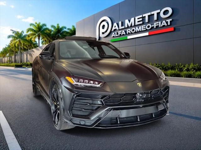 2022 Lamborghini Urus Graphite Capsule