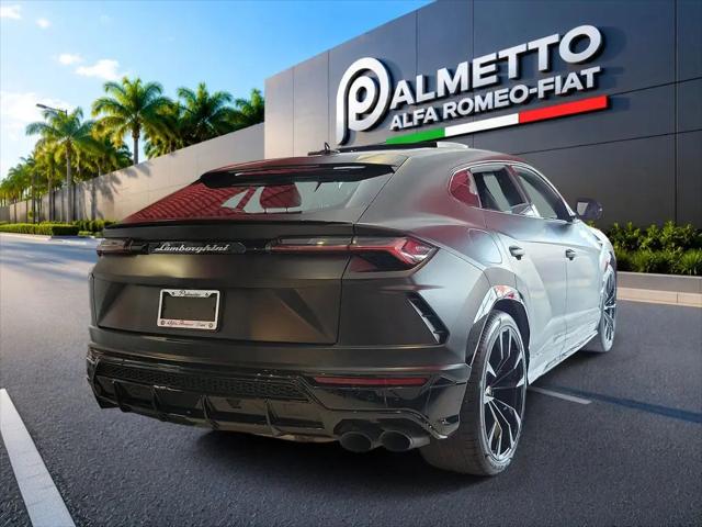2022 Lamborghini Urus Graphite Capsule