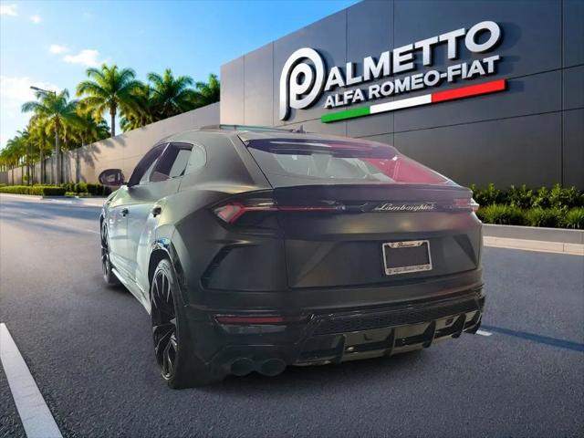 2022 Lamborghini Urus Graphite Capsule