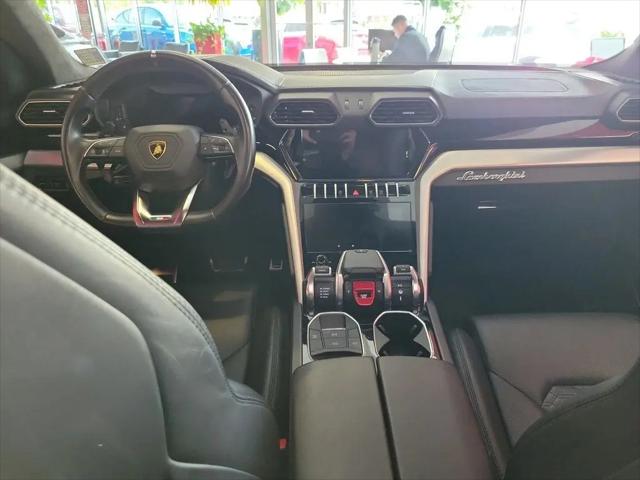 2022 Lamborghini Urus Graphite Capsule