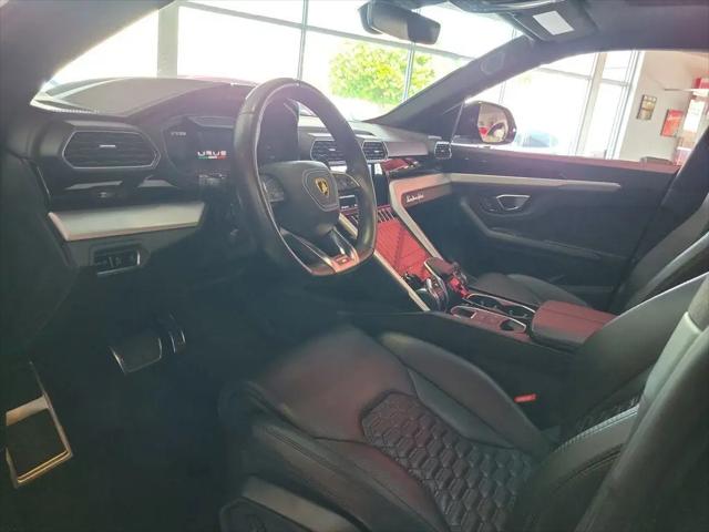 2022 Lamborghini Urus Graphite Capsule