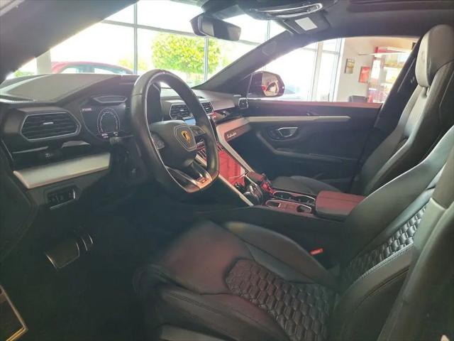 2022 Lamborghini Urus Graphite Capsule