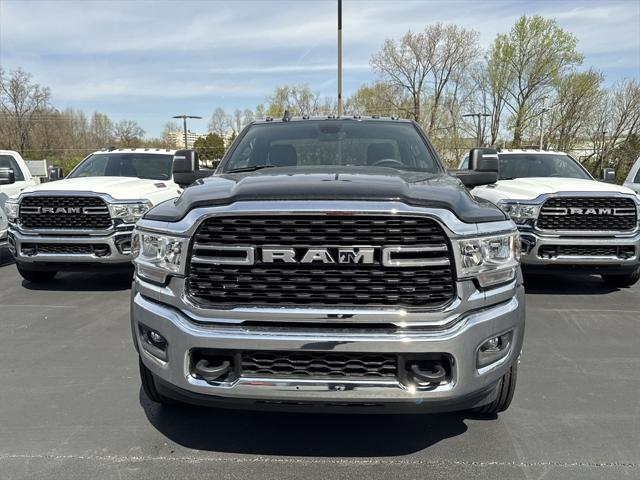 2024 RAM Ram 5500 Chassis Cab RAM 5500 SLT CHASSIS REGULAR CAB 4X4 120 CA 2024 RAM Ram 5500 Chassis Cab RAM 5500 SLT CHASSIS REGULAR CAB 4X4 120 CA