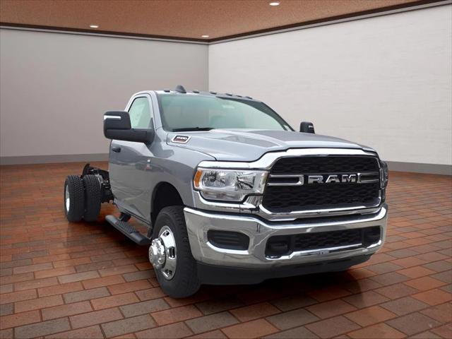 2024 RAM Ram 3500 Chassis Cab RAM 3500 TRADESMAN CHASSIS REGULAR CAB 4X2 84 CA 2024 RAM Ram 3500 Chassis Cab RAM 3500 TRADESMAN CHASSIS REGULAR CAB 4X2 84 CA