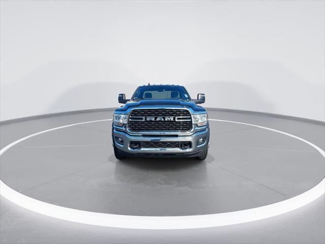 2024 RAM Ram 5500 Chassis Cab RAM 5500 SLT CHASSIS REGULAR CAB 4X4 120 CA