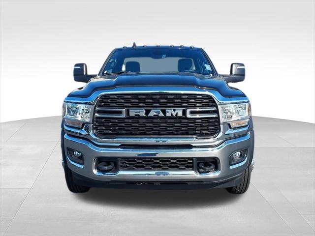2024 RAM 5500 Chassis RAM 5500 SLT CHASSIS REGULAR CAB 4X4 120 CA