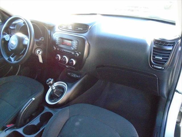 2016 Kia Soul Base