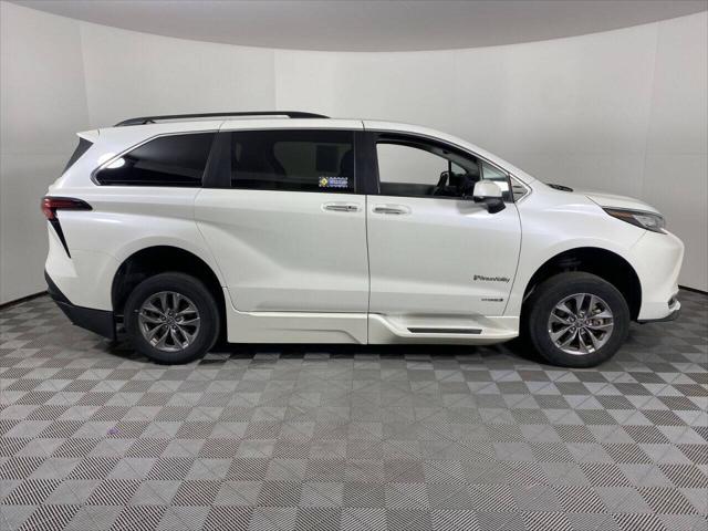 2021 Toyota Sienna XLE