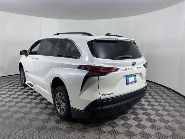 2021 Toyota Sienna XLE