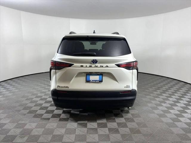 2021 Toyota Sienna XLE