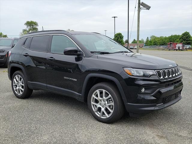 2024 Jeep Compass COMPASS LATITUDE LUX 4X4