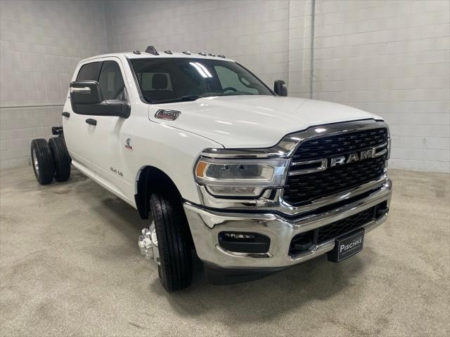 2024 RAM Ram 3500 Chassis Cab RAM 3500 SLT CREW CAB CHASSIS 4X4 60 CA